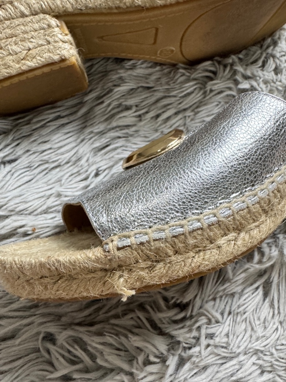 Valentino By Mario Valentino Gina Silver Leather Sandal with gold logo size 8 - Picture 3 of 6